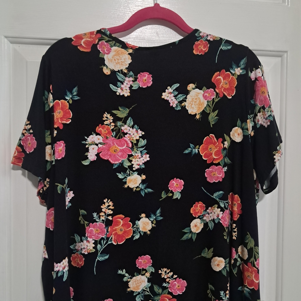Women’s Black Floral Short Sleeve Top - Pink & Cream Blossoms - Picture 7 of 8